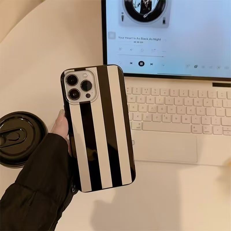 Small Niche Fresh Art Design W - огляд і ціна Phone Cases Designer